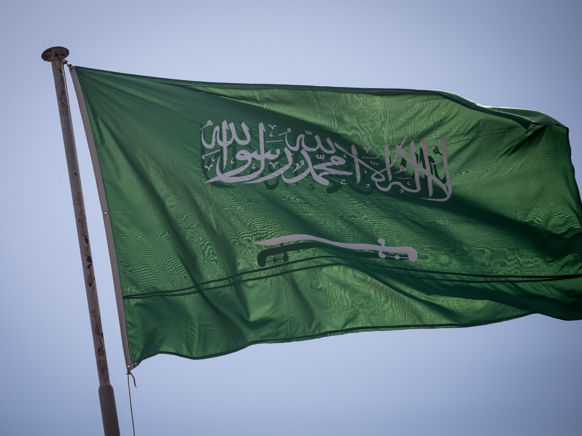 السعودية ترحب بطلب العليمي استضافة الرياض مؤتمرا لحل أزمة جنوب اليمن