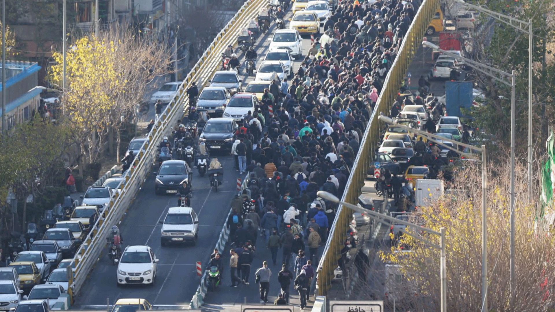 إيران أمام اختبار صعب.. ضبط الشارع دون تدويل الأزمة