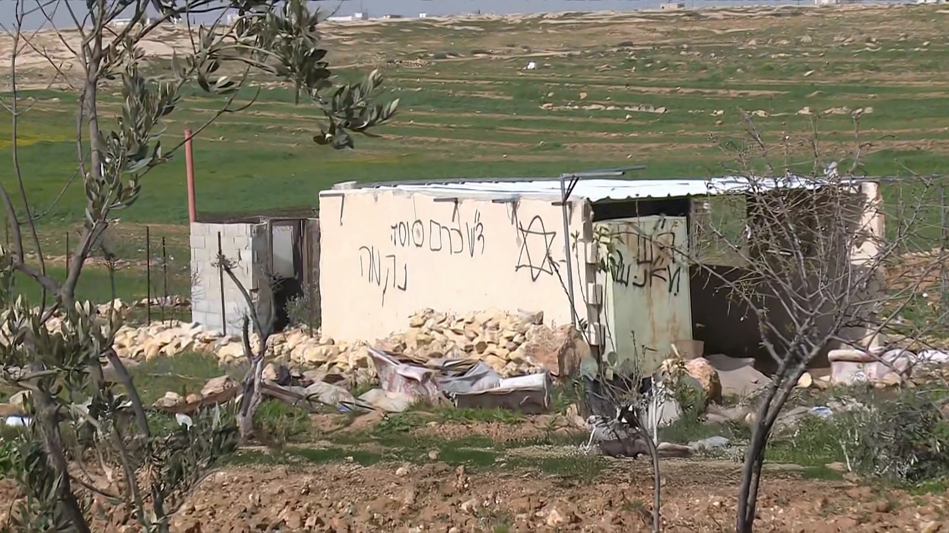 شاهد.. تصاعد اعتداءات المستوطنين في مسافر يطا: مستوطنة ‘سوسيا’ تنهش أراضي الخليل