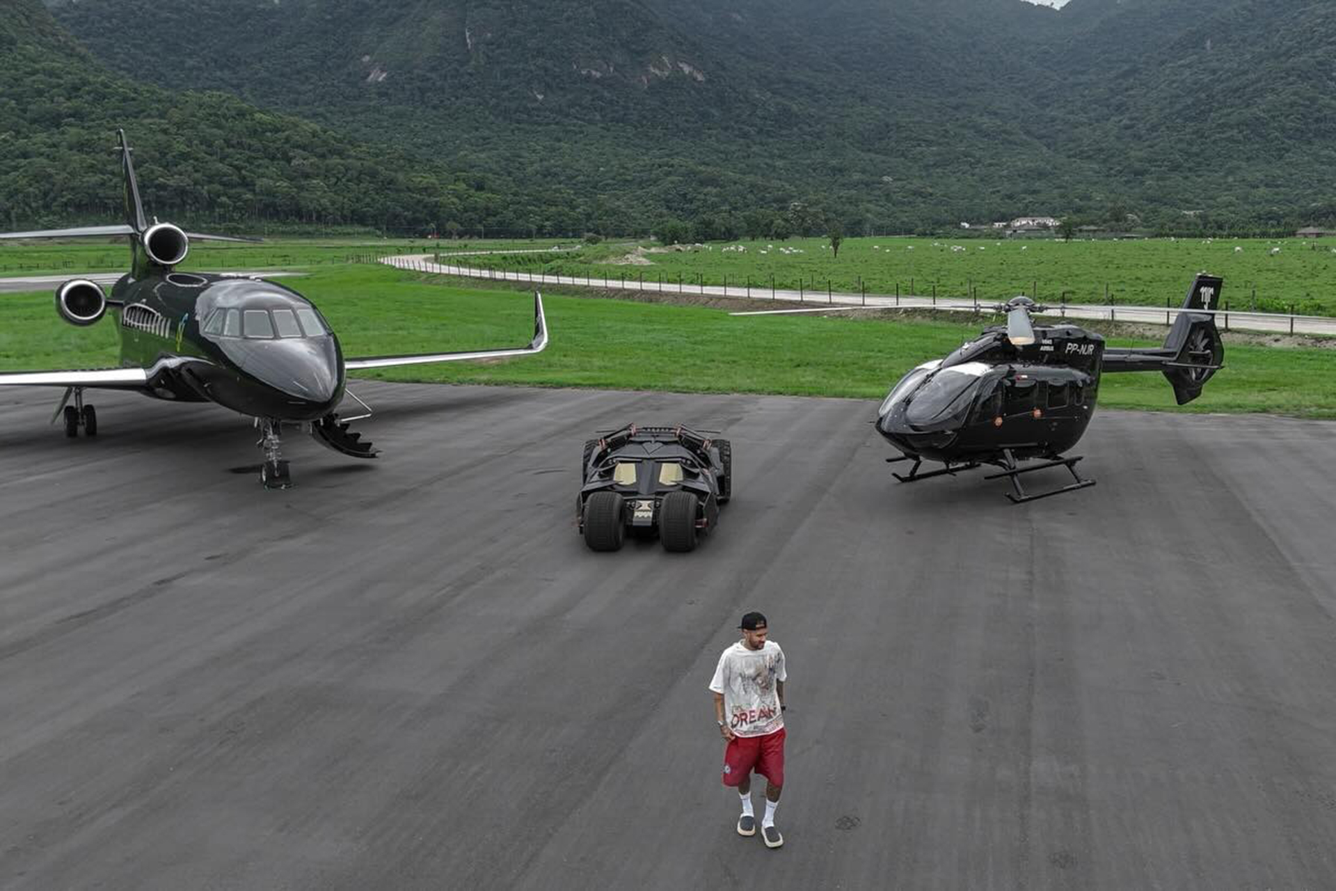 نيمار يدفع 1.5 مليون يورو في سيارة لا يمكن قيادتها