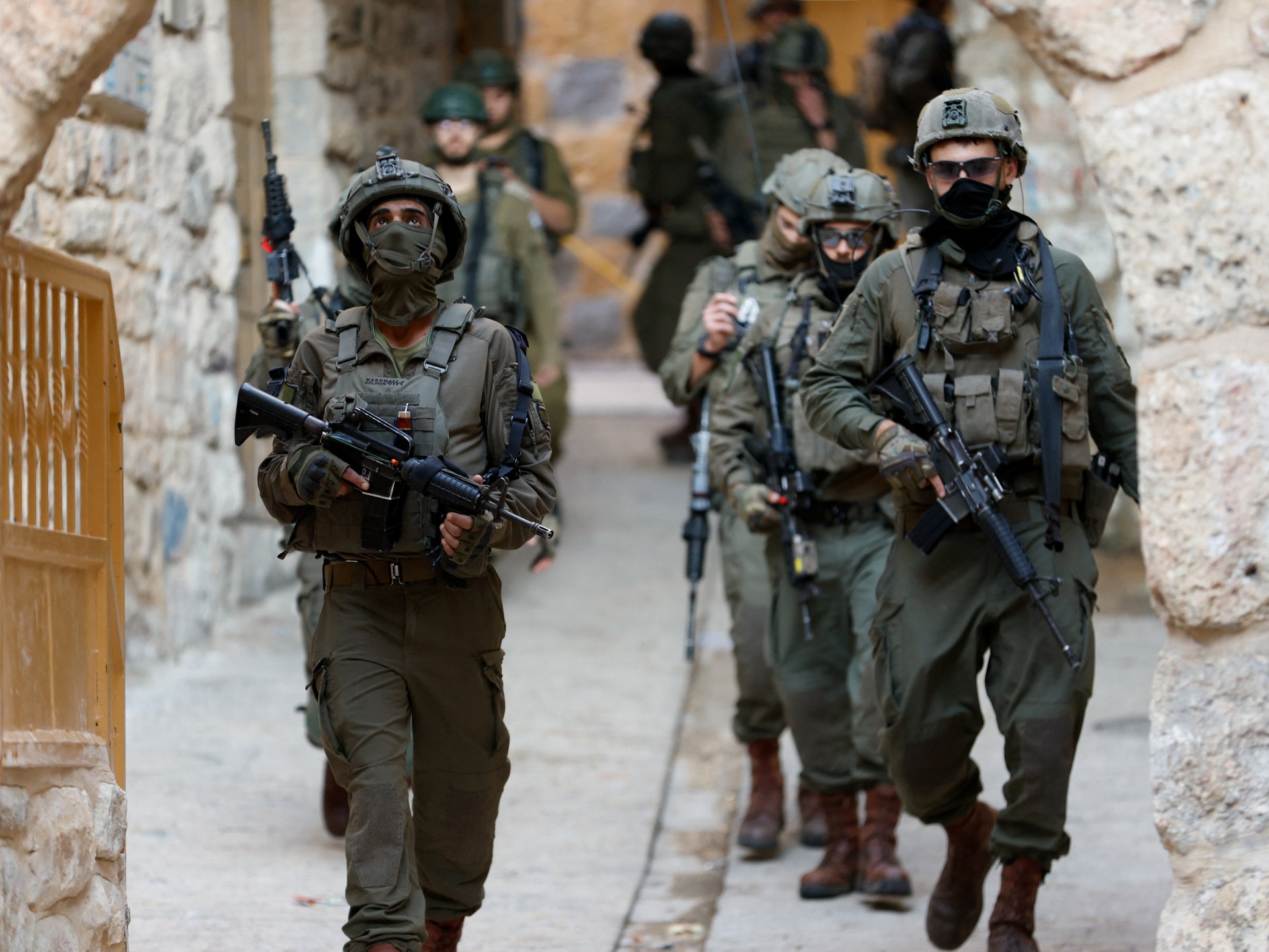 تصعيد دامٍ في الضفة: ارتقاء شهيد في رام الله وموجة اعتداءات مسعورة للمستوطنين