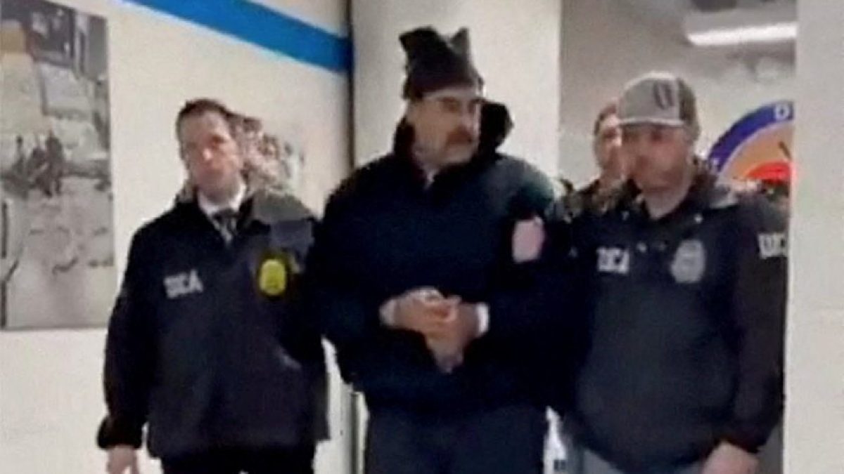 نيكولاس مادورو في قبضة القضاء الأمريكي: تفاصيل “محاكمة القرن” والاتهامات الموجهة للرئيس الفنزويلي