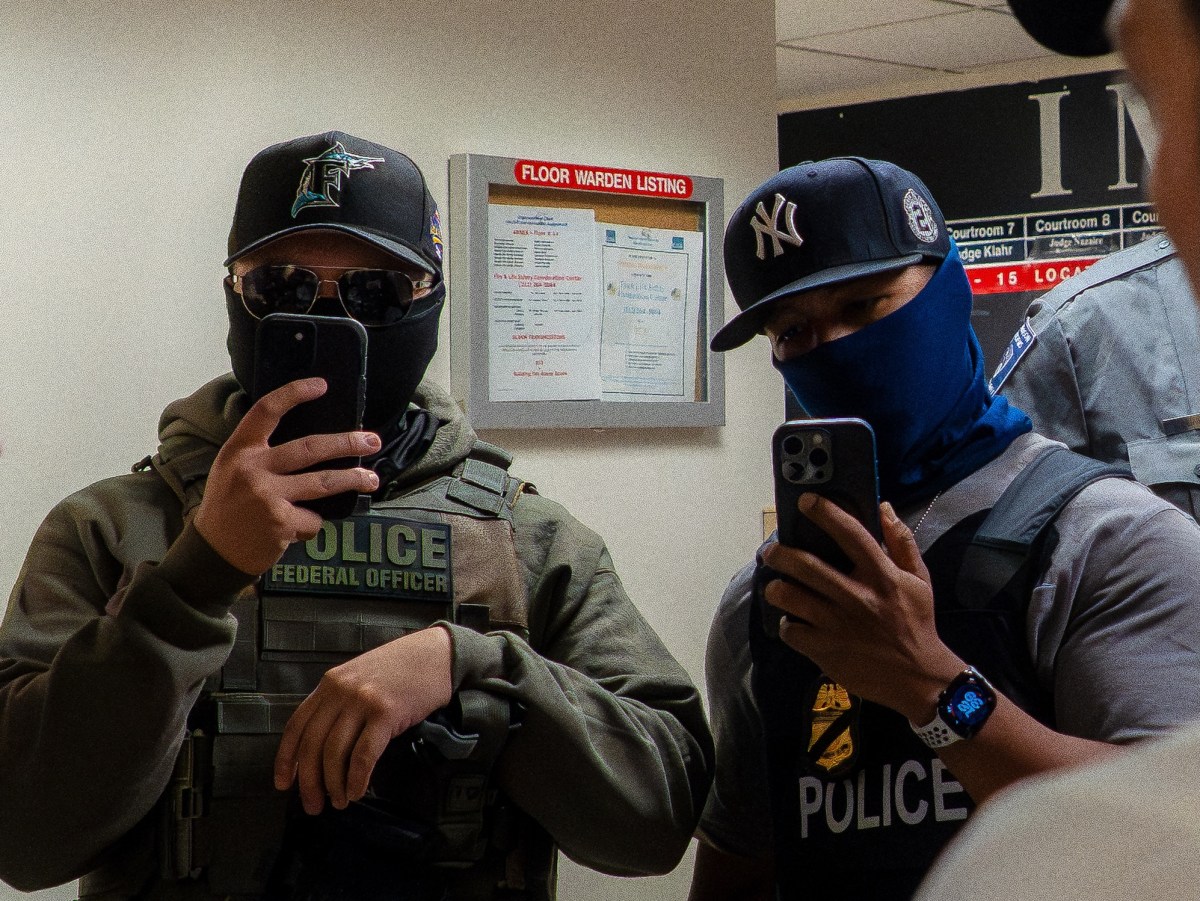 ترسانة المراقبة: نظرة معمقة على التقنيات التي تقود حملة الترحيلات الكبرى في الولايات المتحدة