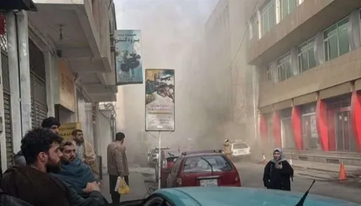 انفجار يهز العاصمة الأفغانية: قتلى وجرحى في هجوم استهدف فندقاً بمنطقة دبلوماسية بكابول