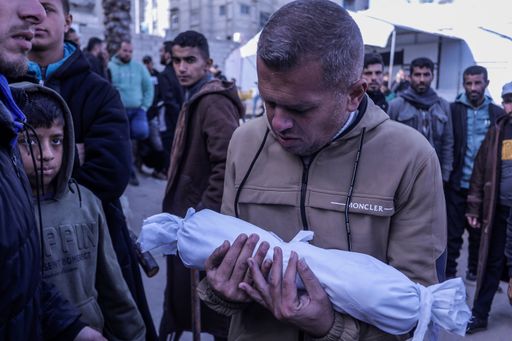 غزة: استشهاد طفلين في قصف إسرائيلي وتصاعد وفيات «البرد» وسط خروقات لاتفاق التهدئة