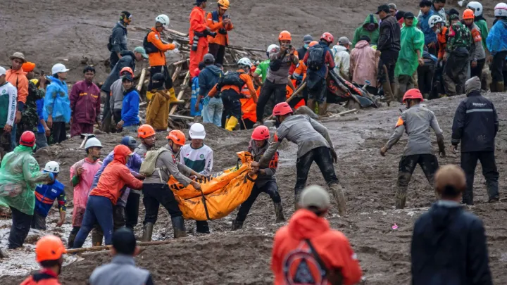 إندونيسيا: سباق مع الزمن لإنقاذ 80 مفقوداً جراء انهيار أرضي في جاوة الغربية