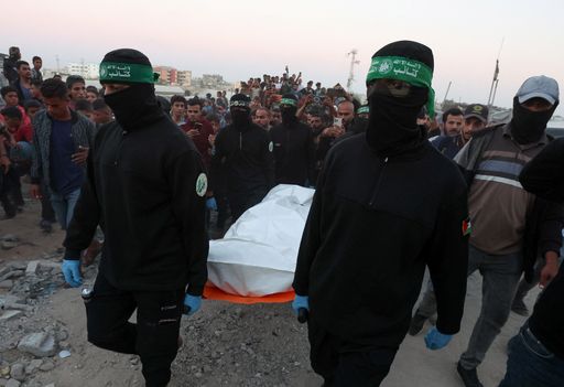 تطورات ملف الأسرى: “القسام” تبلغ الوسطاء بمكان جثمان جندي إسرائيلي والاحتلال يمشط مقبرة بشمال غزة