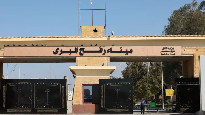 توقعات بإعادة فتح معبر رفح الحدودي وسط حصيلة متصاعدة لضحايا القطاع