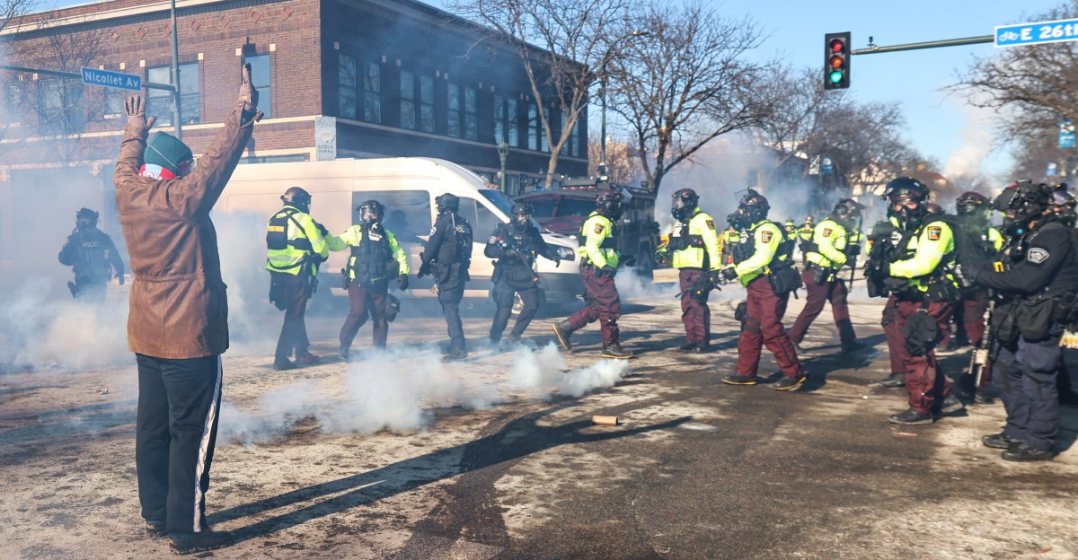 يوم القتل الثاني: شهادة مصور من قلب احتجاجات مينيابوليس بعد مقتل أليكس بريتي