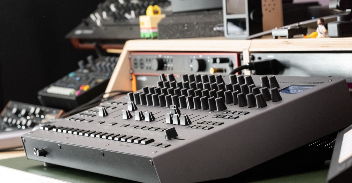 مراجعة Roland TR-1000: هل هي الآلة الإيقاعية “الألتيميت” التي انتظرها الجميع؟