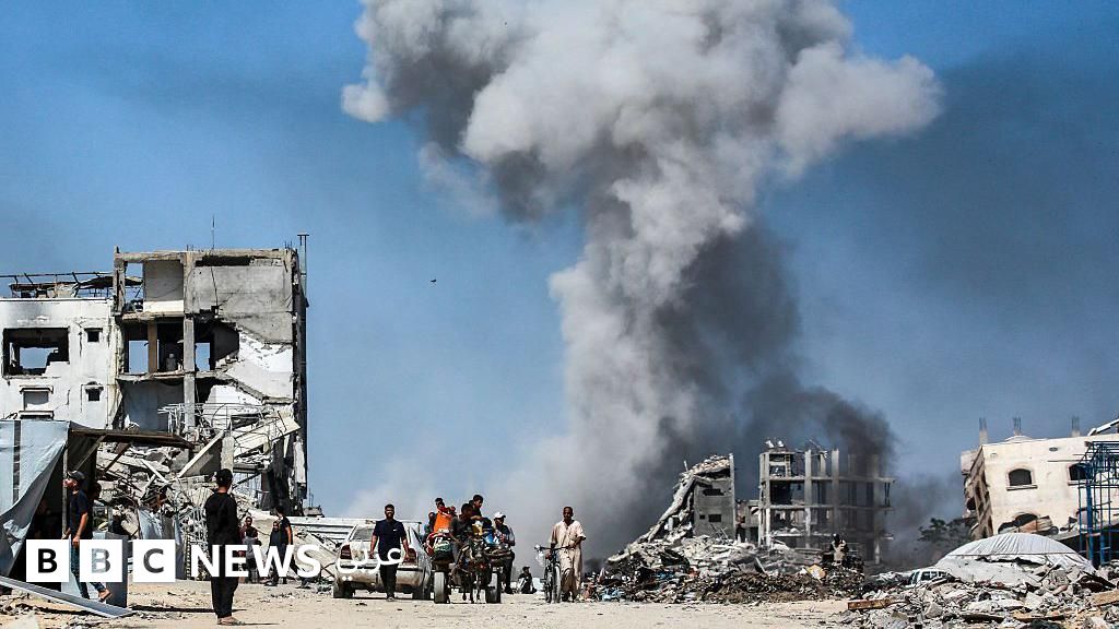 قتلى وجرحى في قصف إسرائيلي على غزة وتحذيرات من حماس حول المرحلة المقبلة عبر معبر رفح