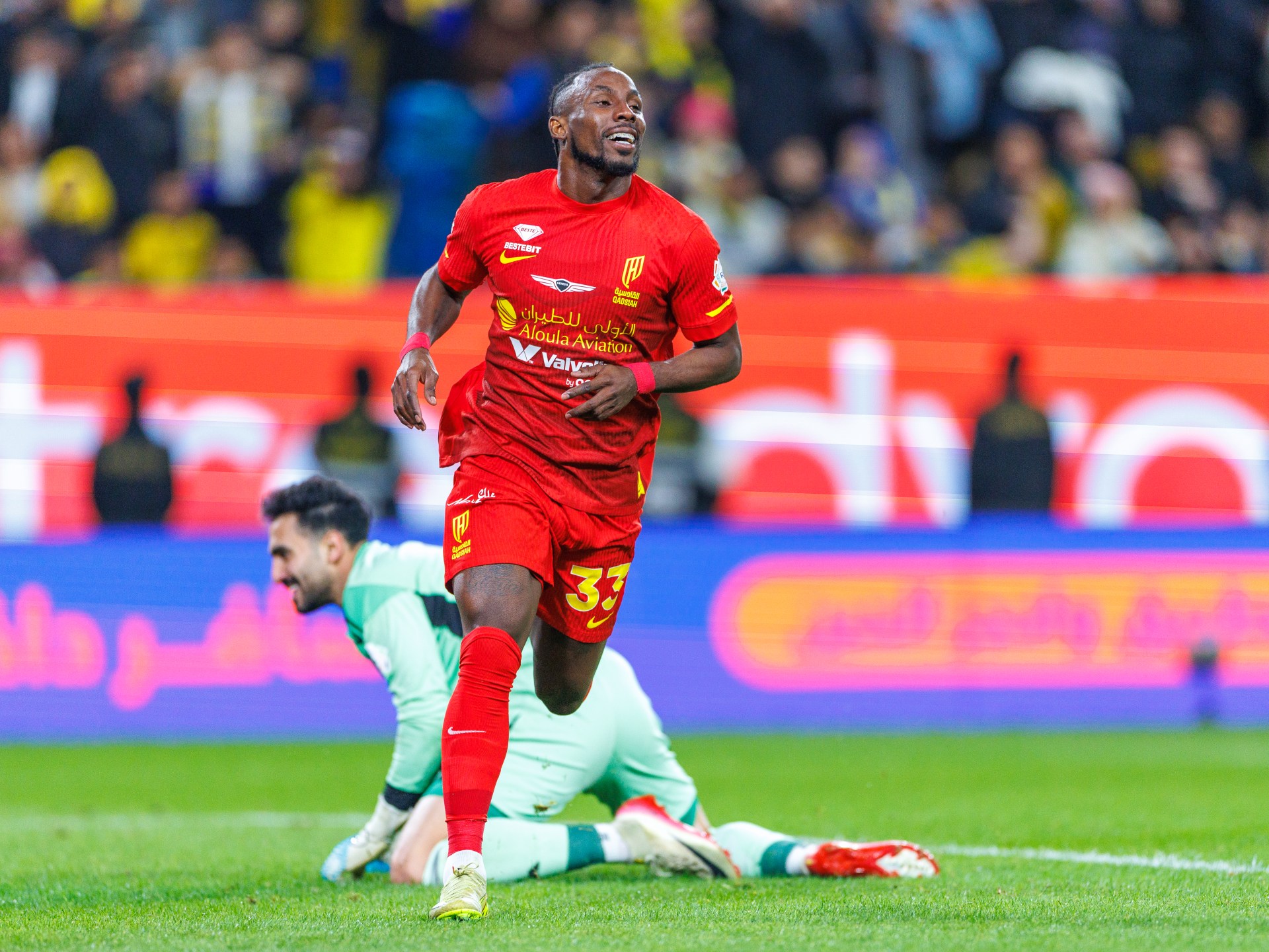 جوليان كينونيس