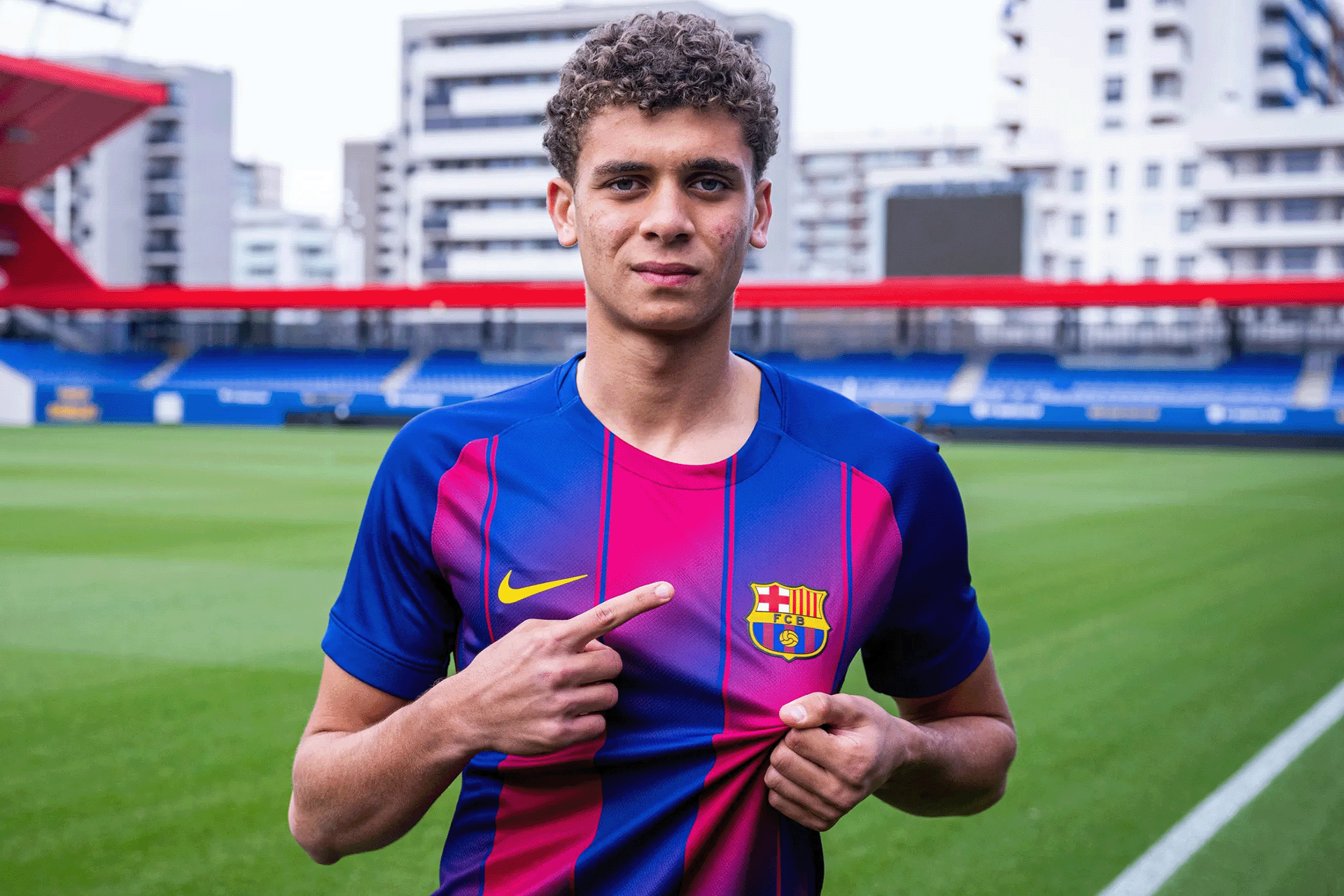 رسمياً.. برشلونة يضم “جوهرة” الأهلي حمزة عبد الكريم: أول مصري في تاريخ البارسا