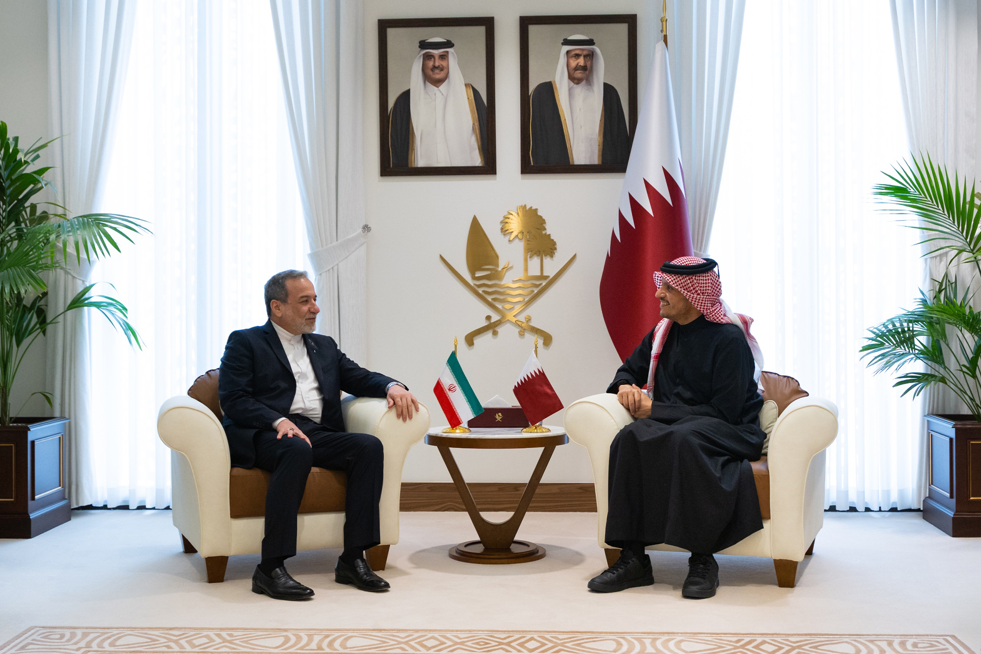 قطر تقود جهود التهدئة: كواليس لقاء الدوحة ومستقبل المفاوضات الإيرانية الأمريكية في مسقط