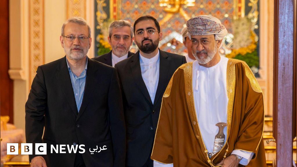 حراك دبلوماسي في مسقط: هل تنجح المفاوضات الإيرانية الأمريكية في صياغة اتفاق “متوازن وعادل”؟