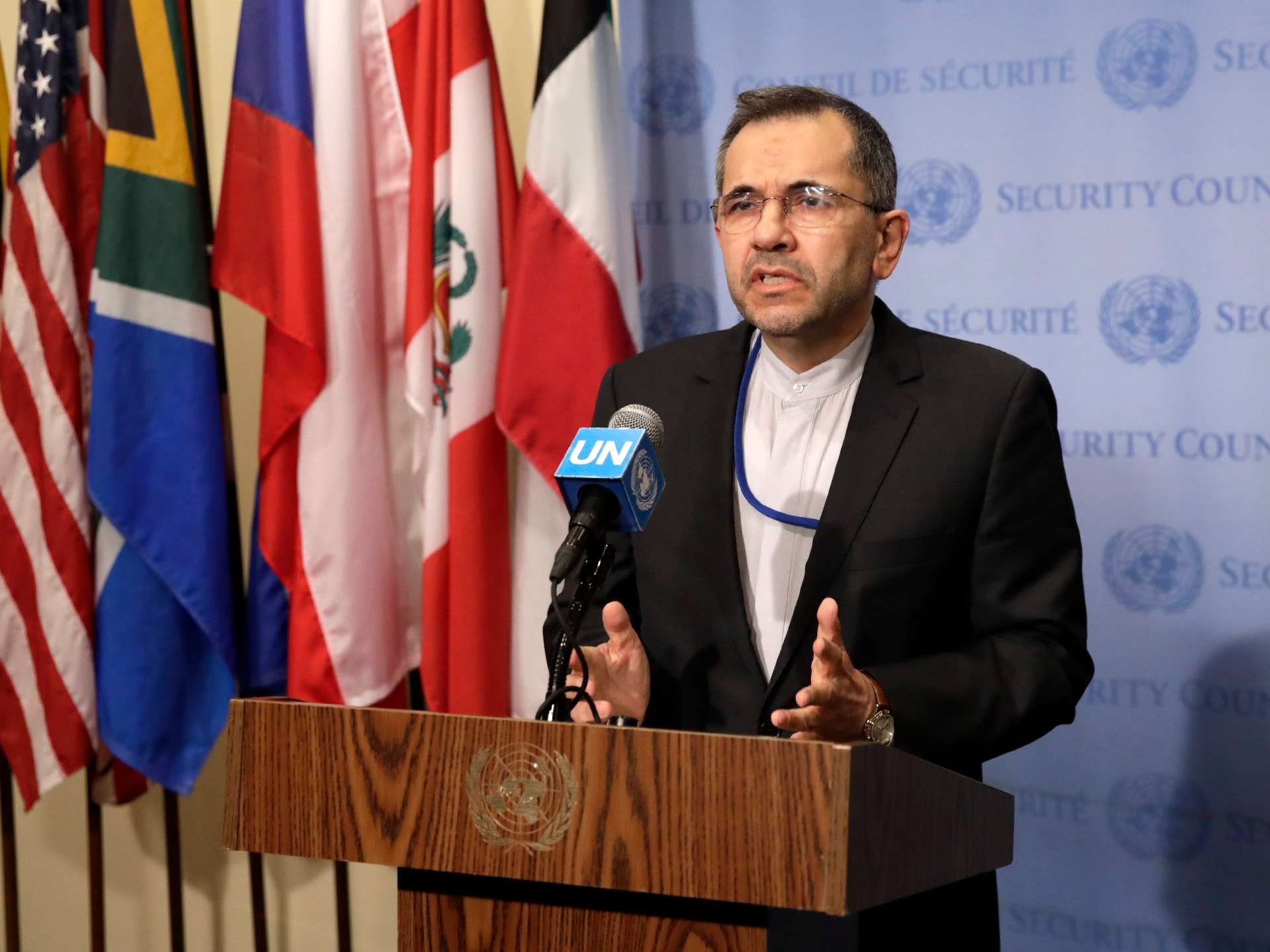 مفاوضات جنيف الحاسمة: هل تنجح مقايضة ‘التنازلات النووية’ برفع العقوبات عن إيران؟