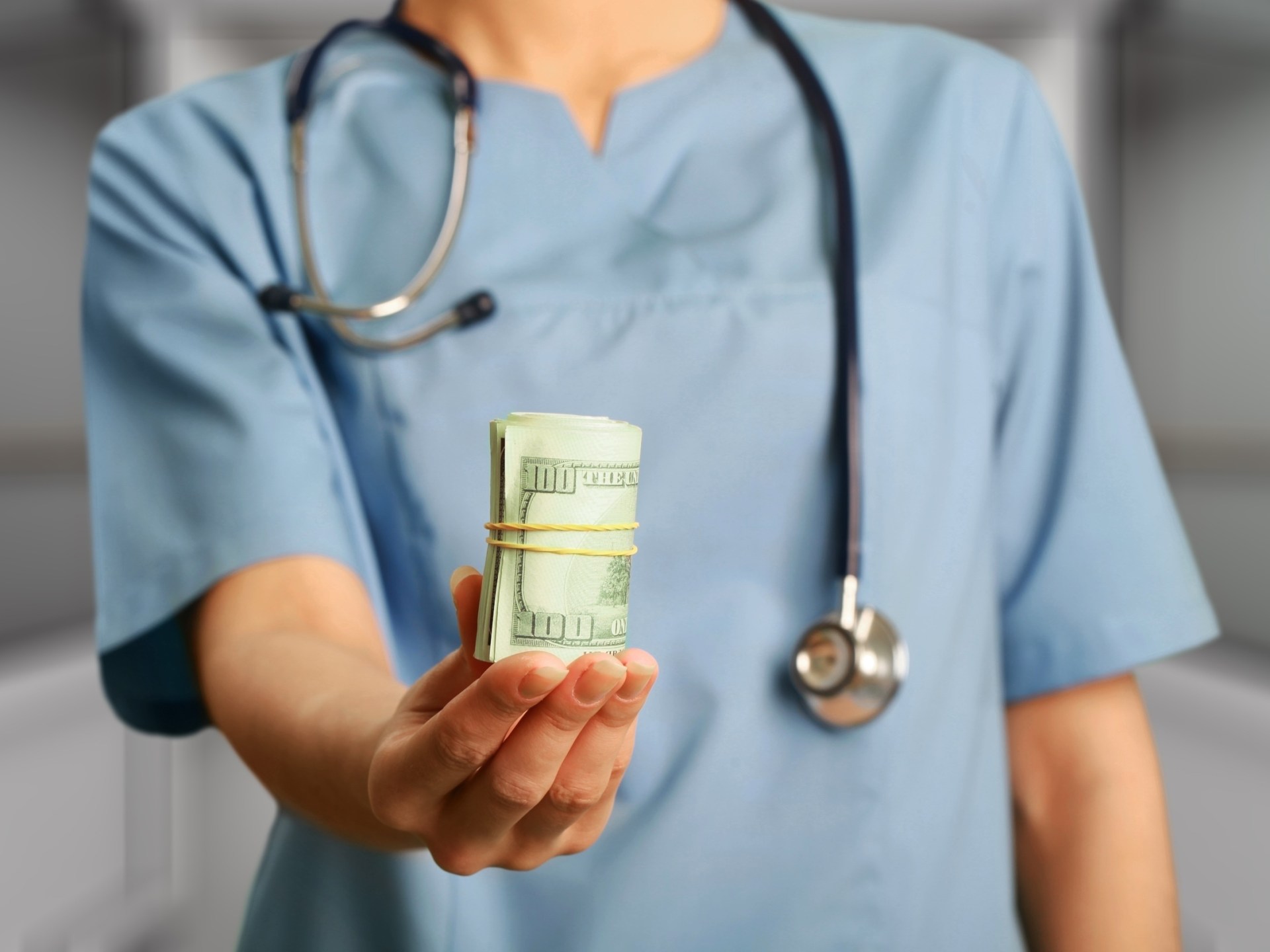 من يمول الدراسات الطبية؟ كشف الحقائق وراء كواليس البحث العلمي ومصداقيته