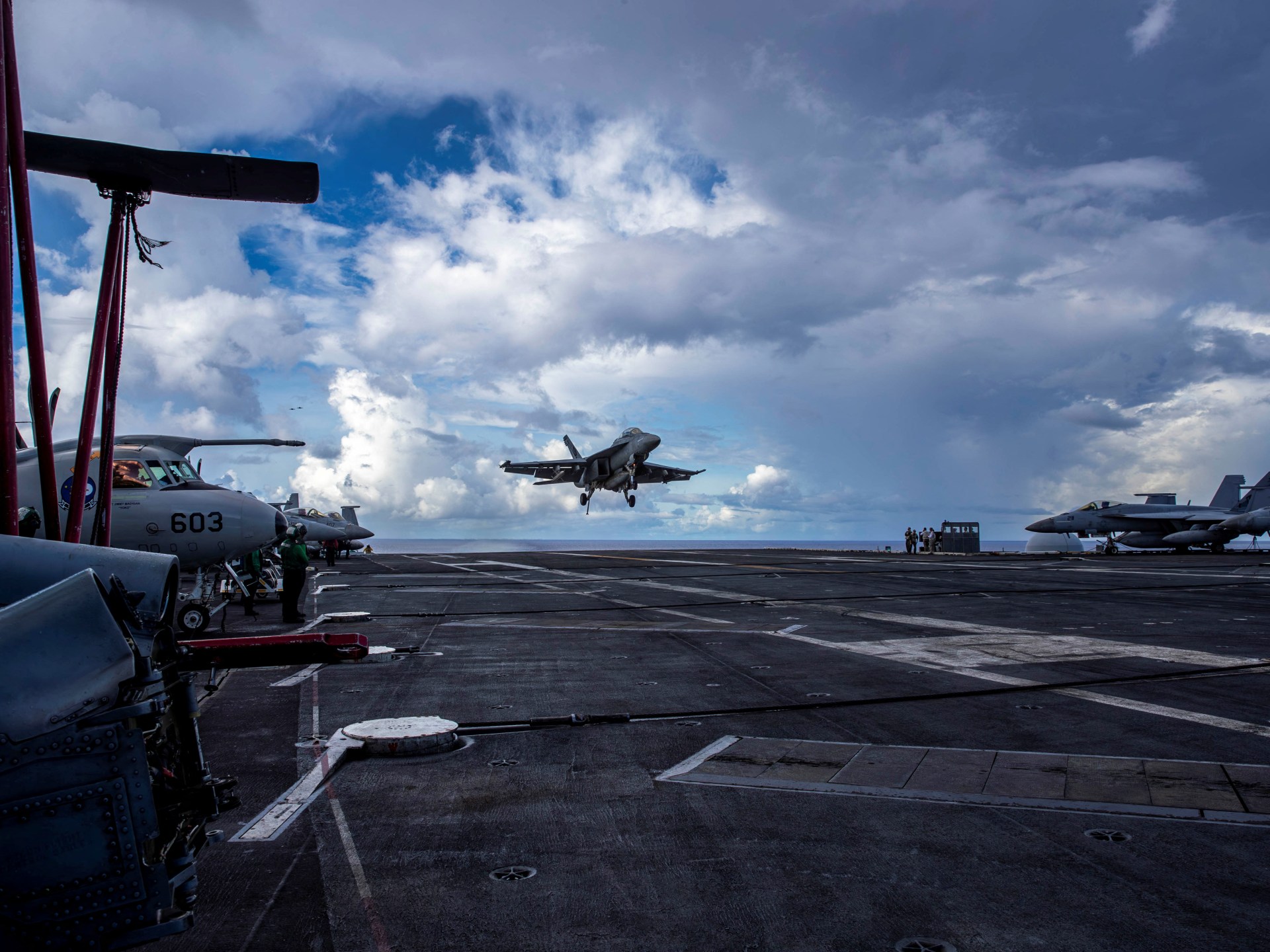 خطة سرية في واشنطن: لماذا يفضل مستشارو ترمب هجوم إسرائيل على إيران أولاً؟