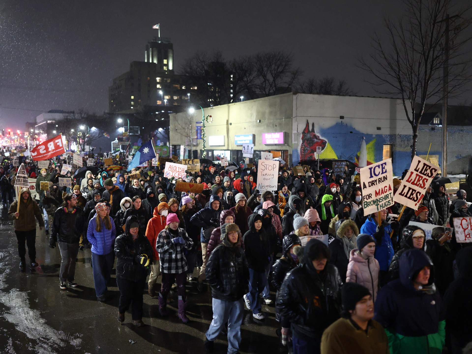 صمود ولاية مينيسوتا: كيف واجهت التضامن الشعبي حملات الترهيب الفيدرالية؟