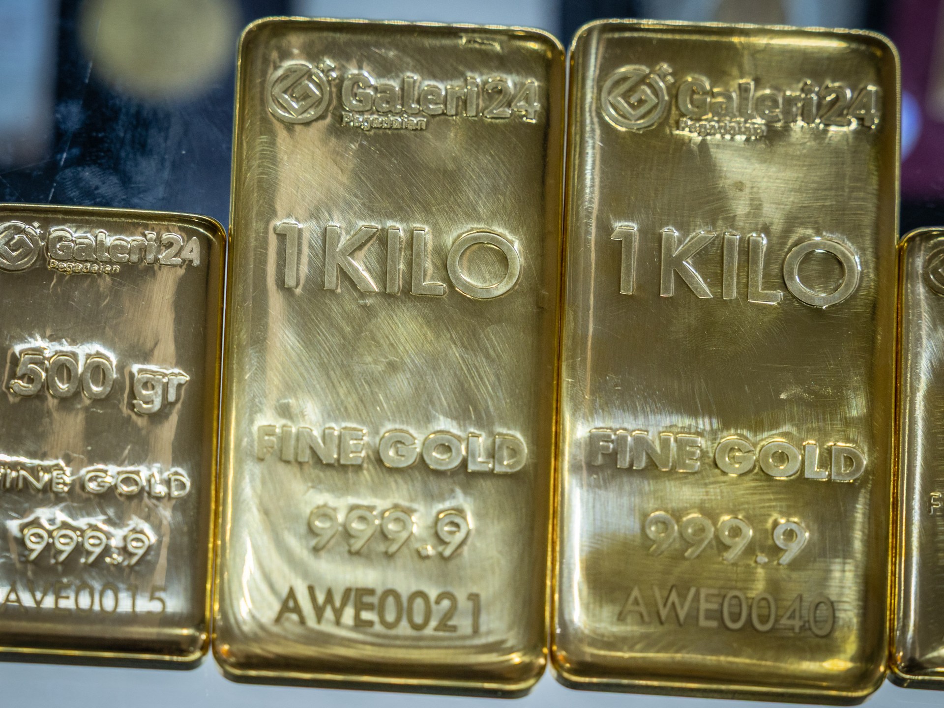 زلزال يضرب أسعار الذهب: لماذا تراجع المعدن الأصفر وهل يصل حقاً إلى 6000 دولار؟