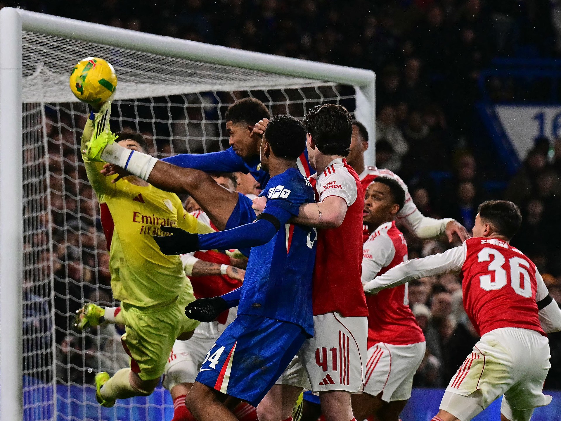 قمة نارية في ملعب الإمارات.. موعد مباراة أرسنال وتشيلسي والتشكيل المتوقع في نصف نهائي كأس الرابطة