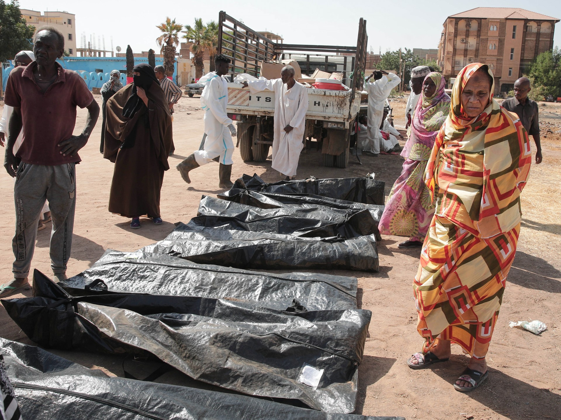 مجزرة مستشفى الكويك وتمدد شبح المجاعة.. السودان يواجه أسوأ أزماته الإنسانية