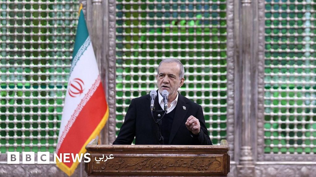 ذكرى الثورة الإسلامية في إيران: بزشكيان يقر بحق الاحتجاج وخامنئي يحذر من “العدو” وسط حملة اعتقالات واسعة