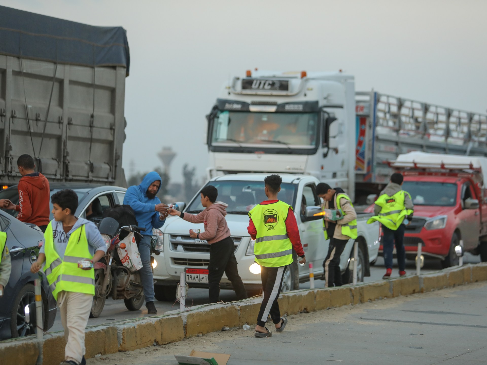 مبادرات إفطار الصائمين في مصر.. ملحمة إنسانية على الطرق السريعة تتحدى الزمن
