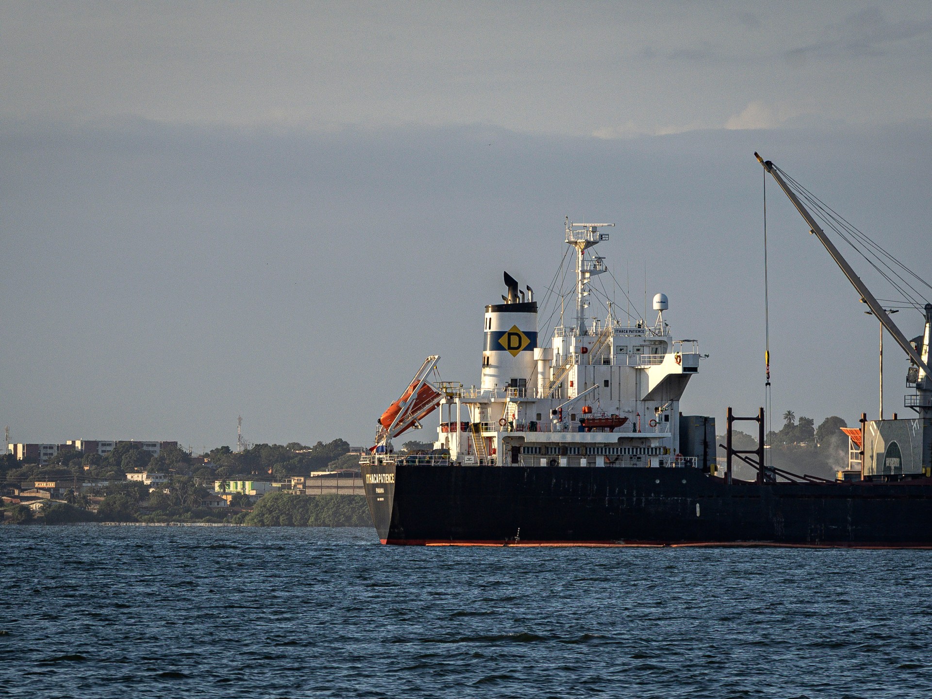 تحول مفاجئ في سوق الطاقة: أول شحنة من نفط فنزويلا تصل إسرائيل بعد سنوات