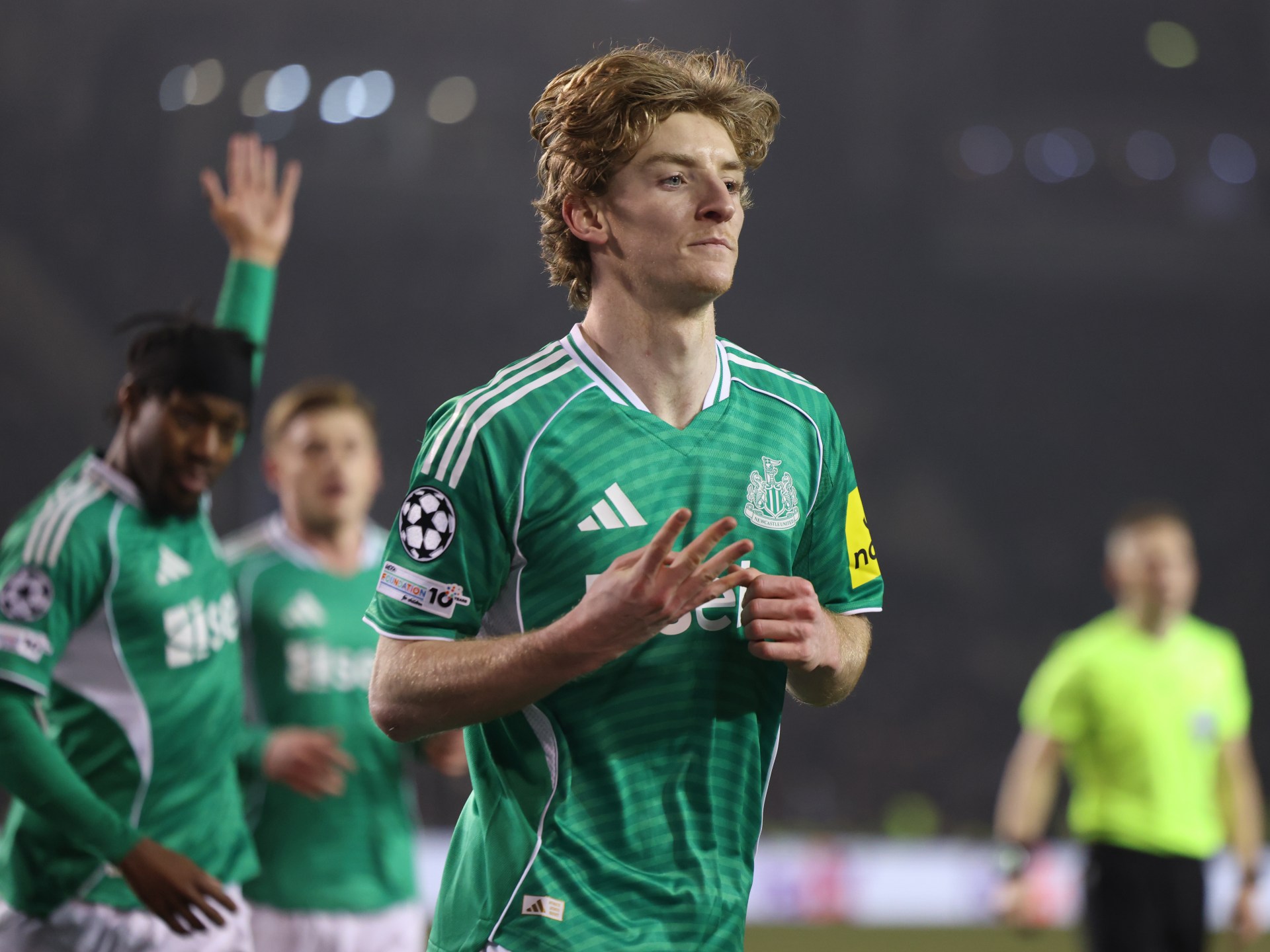 ليلة تاريخية في الأبطال.. أنتوني غوردون يحطم الأرقام القياسية بـ ‘سوبر هاتريك’ مع نيوكاسل