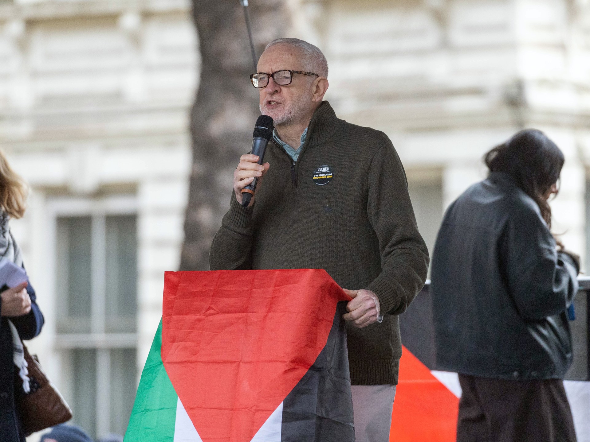 جيرمي كوربن يقود حراكاً تاريخياً: حملة ‘صوّت لفلسطين’ تزلزل الانتخابات البريطانية المقبلة