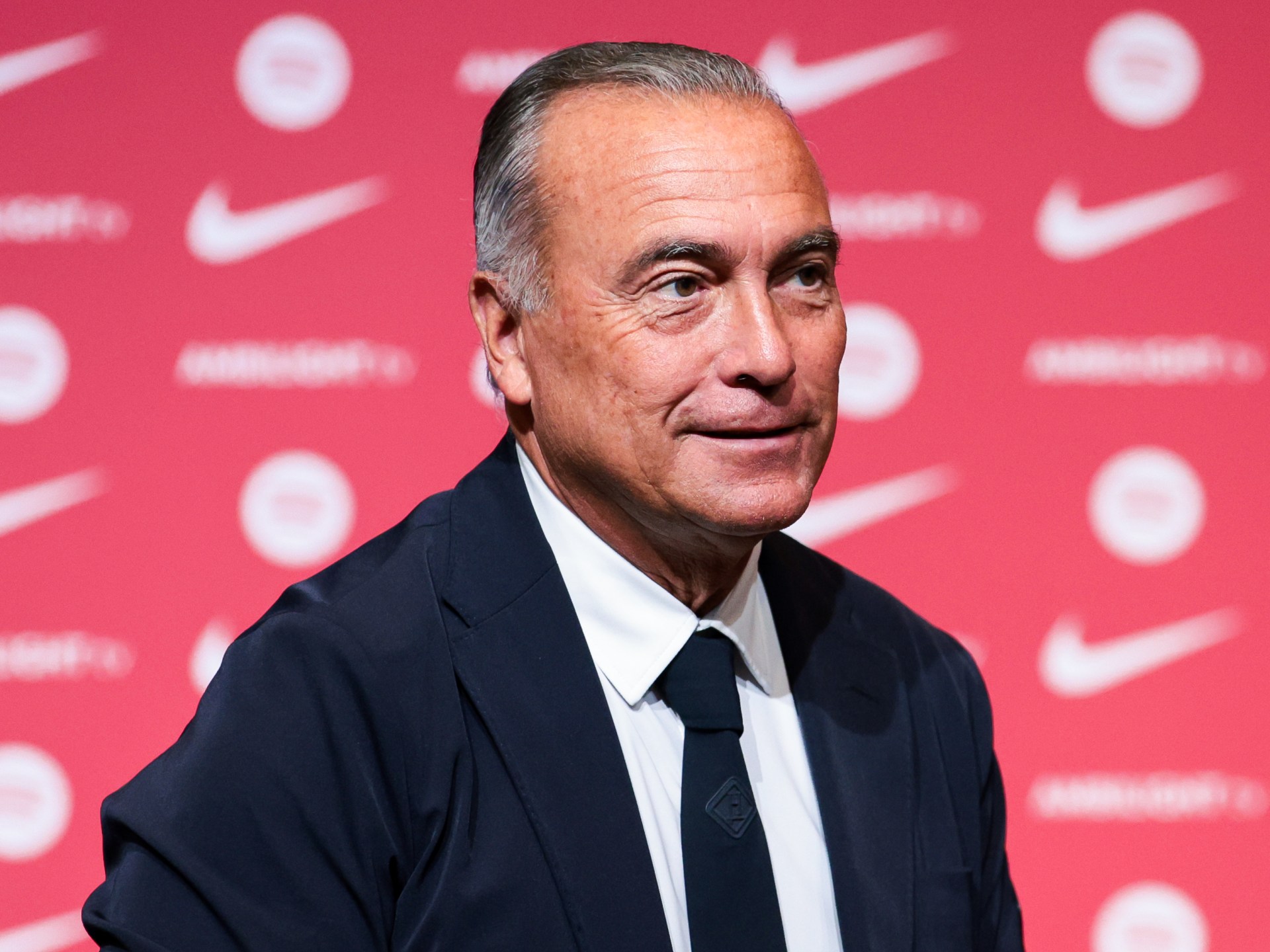 رافا يوستي رئيس برشلونة