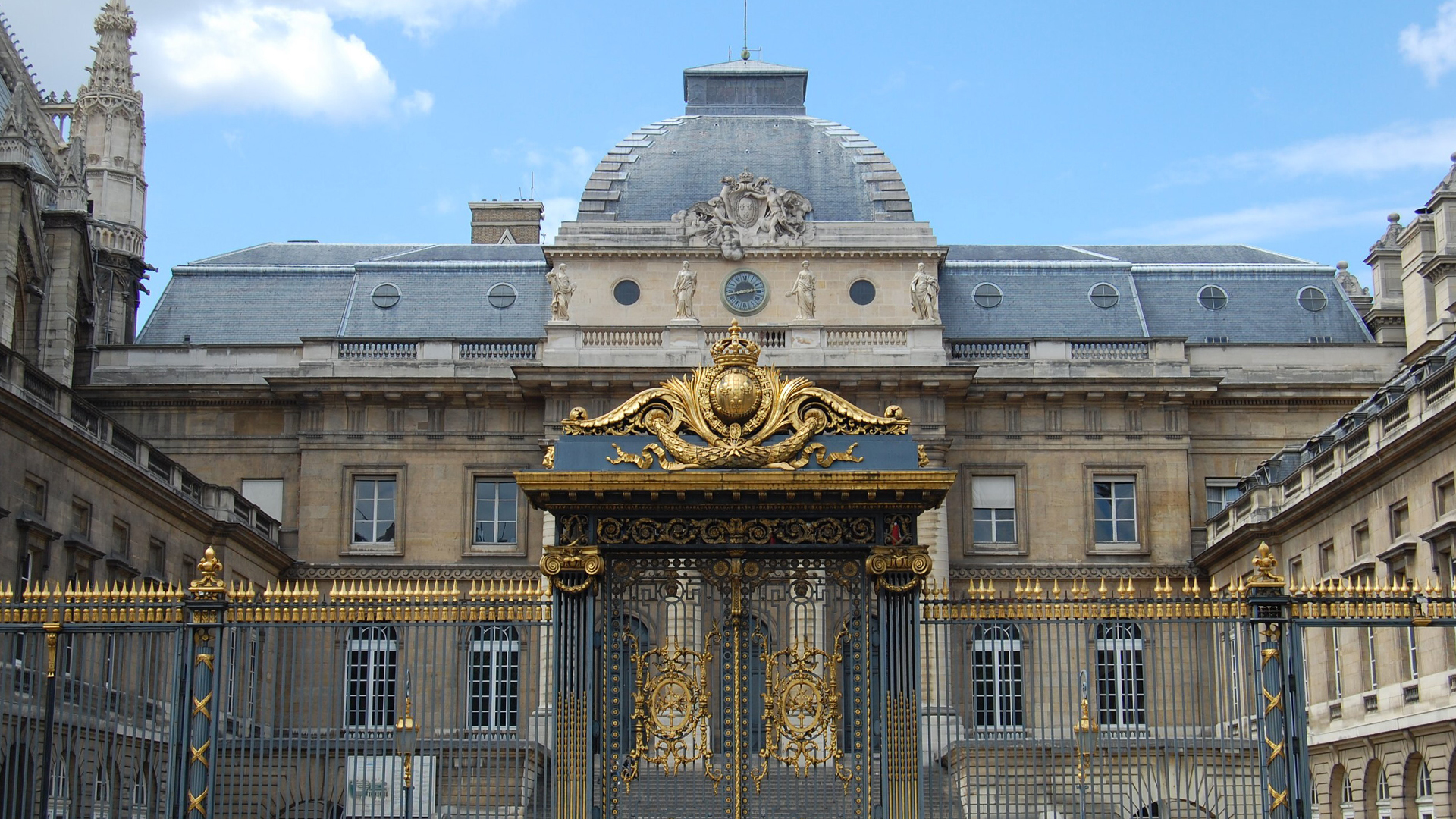 سابقة تاريخية.. القضاء الفرنسي يلاحق “إسرائيليات” بتهمة التواطؤ في حرب الإبادة على غزة