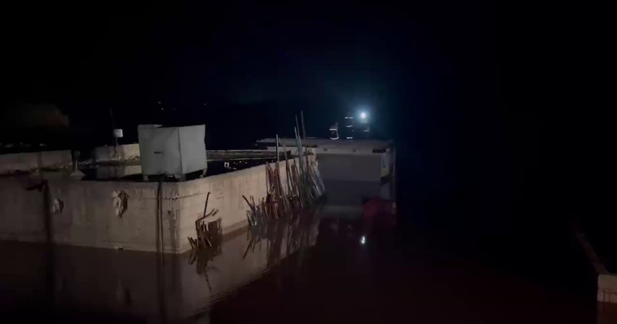 كارثة إنسانية.. السيول تغرق مخيمات النازحين شمال غربي سوريا وتشرّد المئات وسط ظروف قاسية