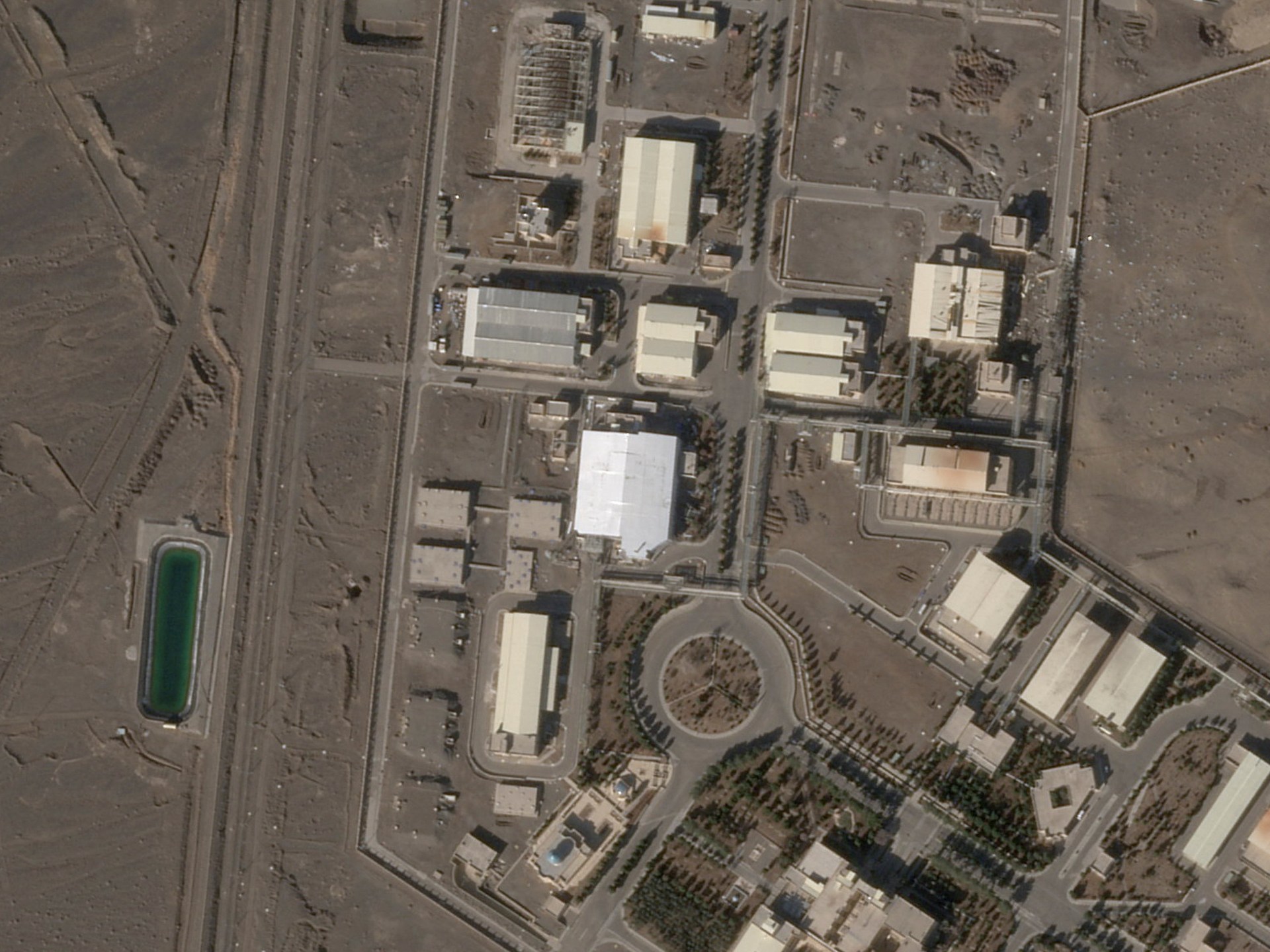 تحصينات خرسانية وأعماق سحيقة.. كيف تستعد منشأة نطنز النووية لـ “سيناريو الحرب”؟