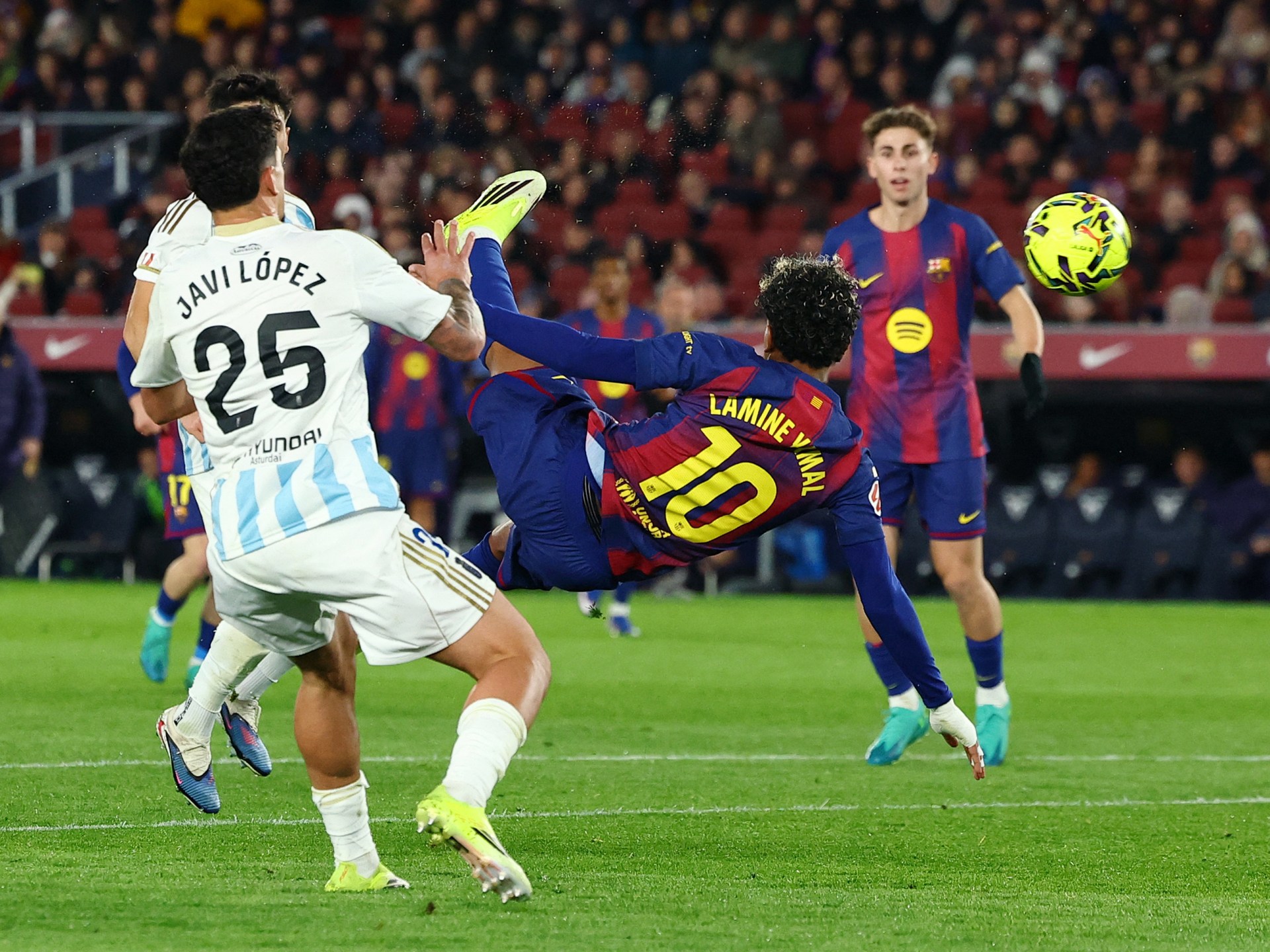 لامين جمال يتوهج مع برشلونة: كيف عادل “الجوهرة” أرقامه القياسية في نصف المدة؟