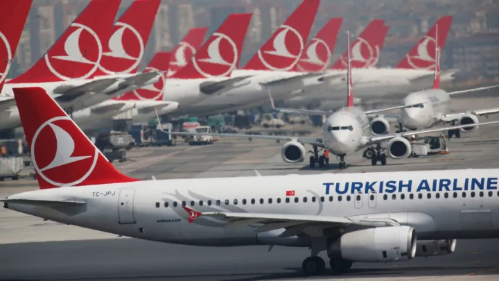 الخطوط الجوية التركية تنفي تعليق رحلاتها إلى إيران وتؤكد استمرار عملياتها الجوية