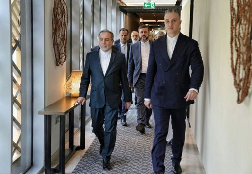 مسقط تحتضن جولة مفاوضات “جادة” غير مباشرة بين واشنطن وطهران: آفاق التهدئة وفرص النجاح