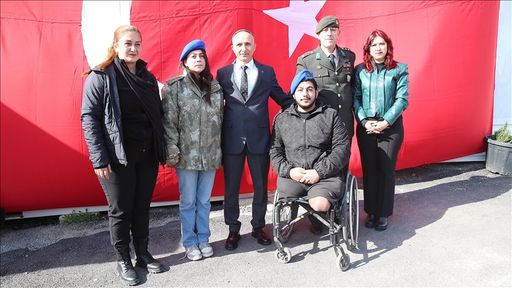 لقاء مؤثر يجمع ناجية من زلزال تركيا بضابط متقاعد ساندها وسط الأنقاض