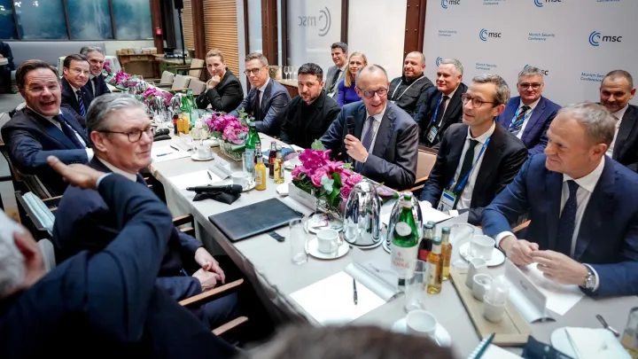 مؤتمر ميونيخ للأمن: دعوات أوروبية لترميم الشراكة مع واشنطن وتعزيز الاستقلالية الدفاعية للقارة