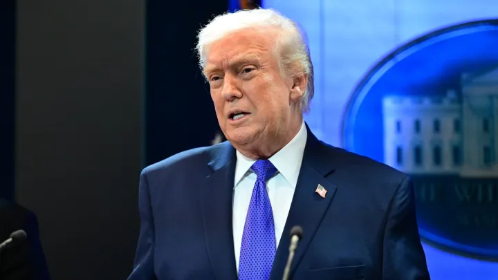 ترمب يعلن فرض رسوم جمركية عالمية بنسبة 10% رداً على قرار المحكمة العليا