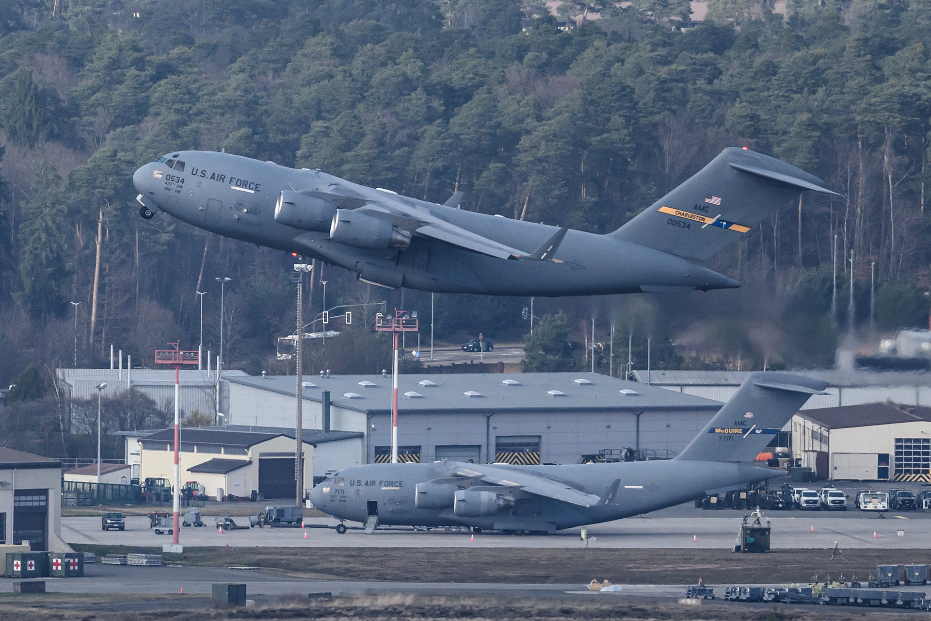 جسر جوي عسكري أمريكي