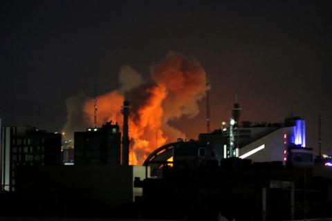 تطورات الحرب في الشرق الأوسط: ضربات أمريكية إسرائيلية تسحق قيادات إيرانية وتحذيرات دولية بمغادرة المنطقة فوراً