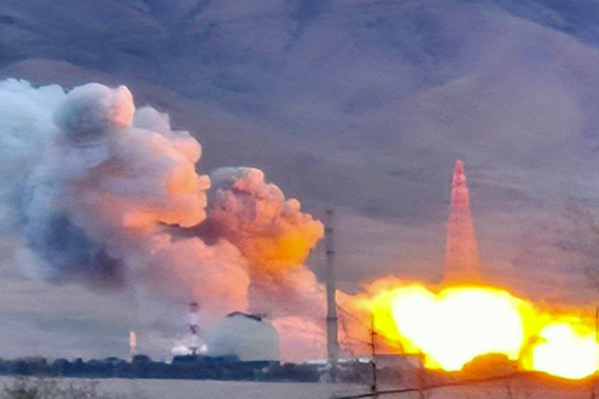 كارثة نووية تهدد المنطقة: ضربات إسرائيلية تستهدف المنشآت النووية الإيرانية وتحذيرات من محطة بوشهر