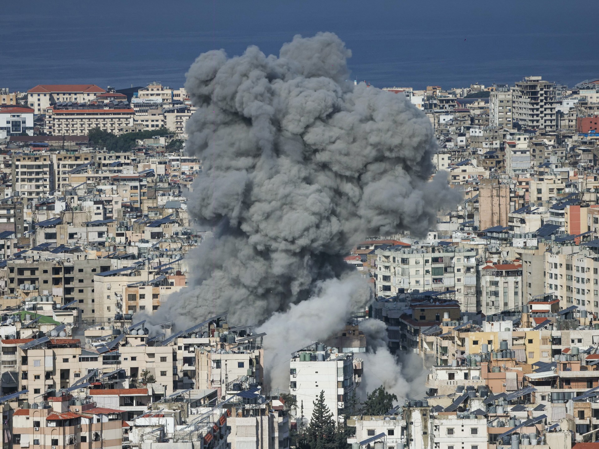 زلزال عسكري في المنطقة: الحرس الثوري يغلق مضيق هرمز وإسرائيل تقصف قلب طهران