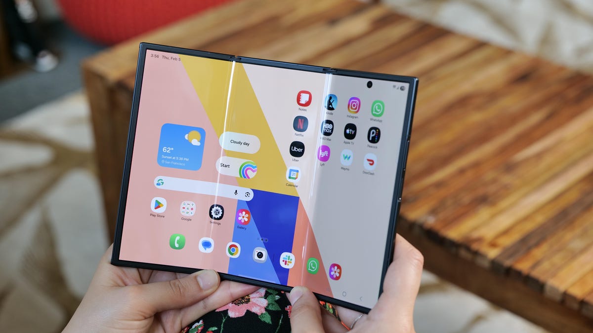 سامسونج توقف مبيعات هاتف Galaxy Z TriFold بشكل مفاجئ بعد 3 أشهر فقط من إطلاقه