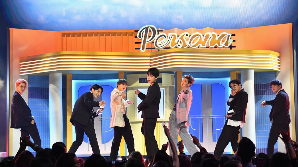 عودة BTS الكبرى: نتفليكس تستضيف أول حفل غنائي مباشر في تاريخها.. إليك طريقة المشاهدة