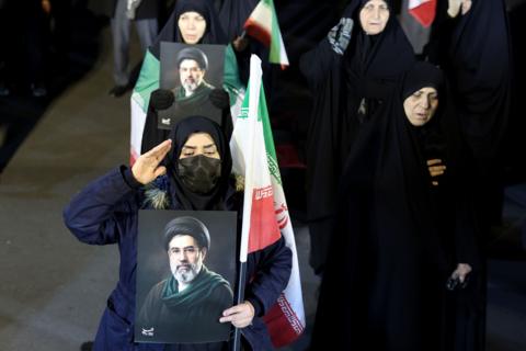 نقطة الغليان.. واشنطن تطالب طهران بـ ‘تقبل الهزيمة’ وترامب يلوح بـ ‘الجحيم’ وسط تصعيد إقليمي شامل