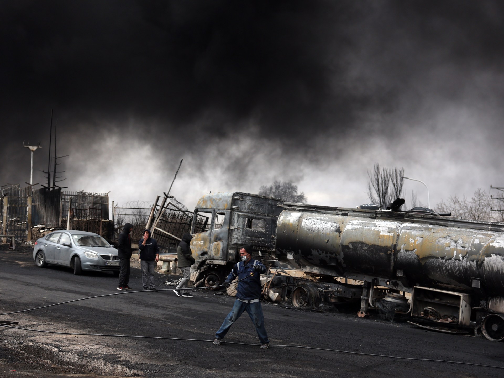 أزمة الوقود في إيران: إجراءات اضطرارية وتقنين حاد بعد استهداف منشآت النفط في طهران