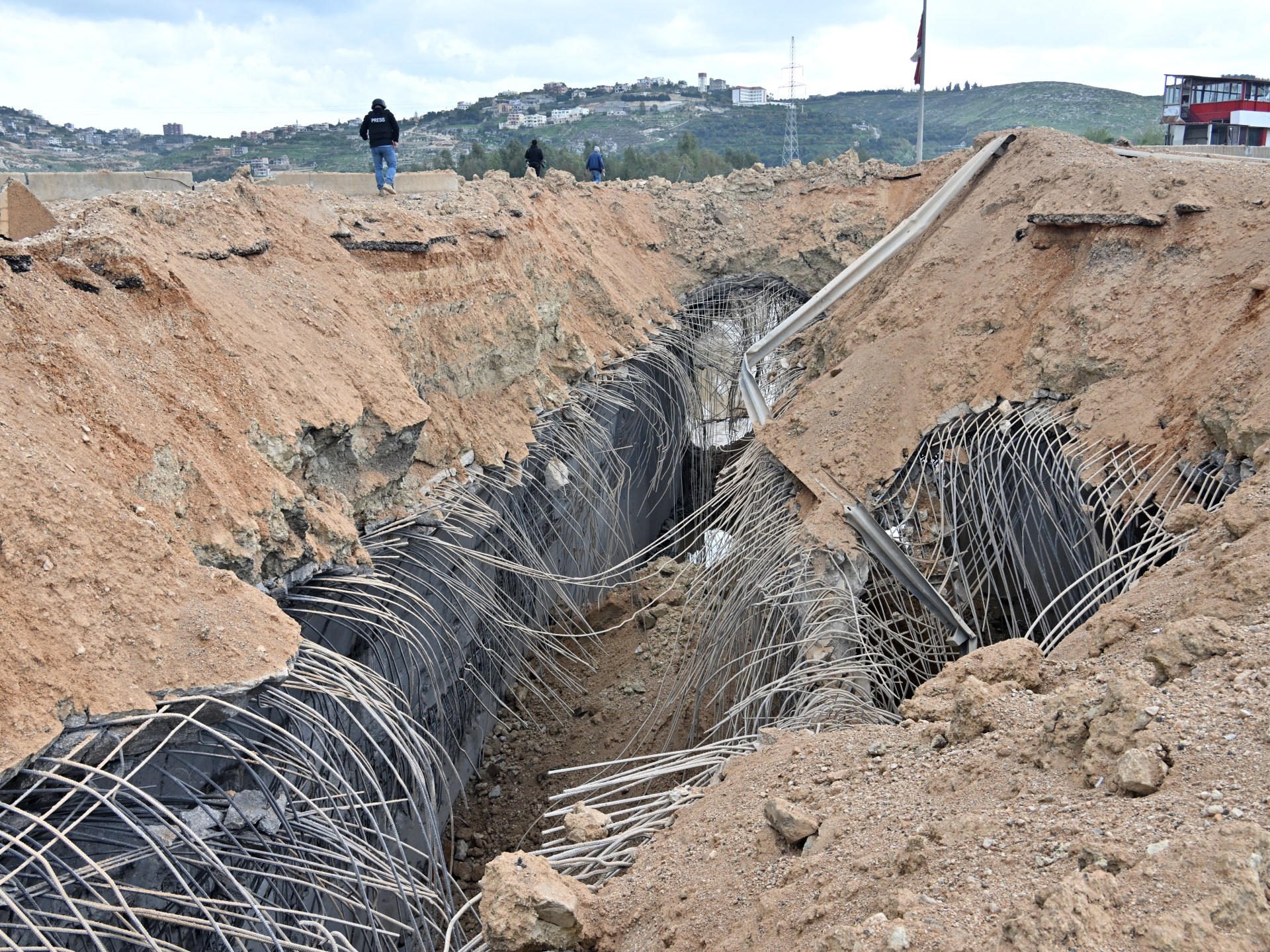 إسبانيا تحذر من مخطط ‘تقسيم لبنان’: تدمير جسور نهر الليطاني جريمة حرب مكتملة الأركان